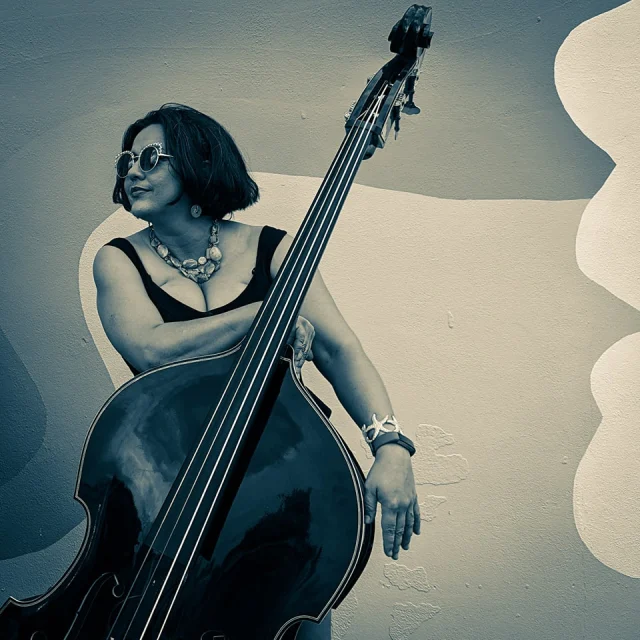 Come see Mimi play this beauty tonight! Fun starts at 6pm! 

The Rum Syndicate LIVE at Sunset Grille 

#ladybassist #rockabilly #therumsyndicate